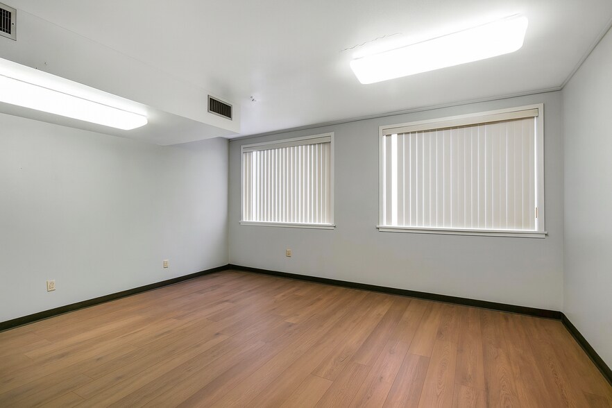 More Photos Of 2515 McCullough Ave, San Antonio Medical For Sale