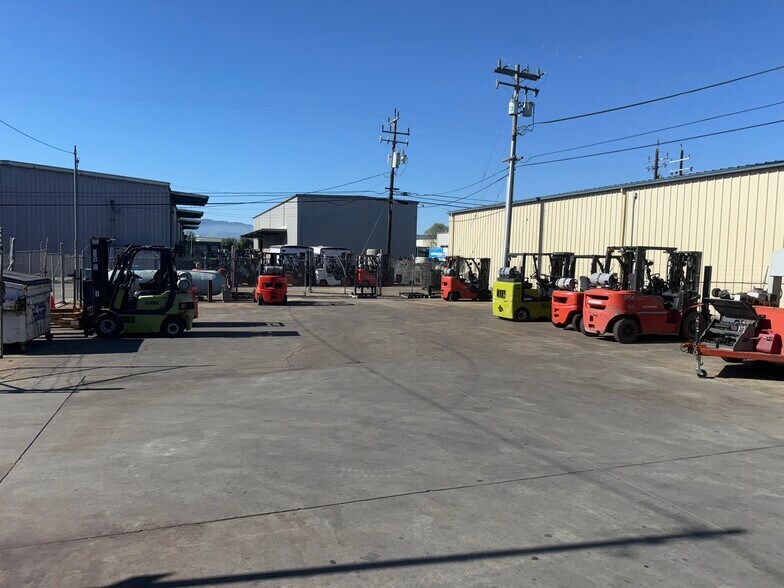 More Photos Of 1360-1366 Burton Ave, Salinas Warehouse For Sale