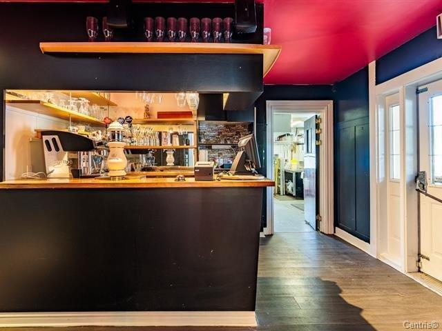 More Photos Of 133 Rue De Notre-Dame-De-L'île, Gatineau Restaurant For Lease