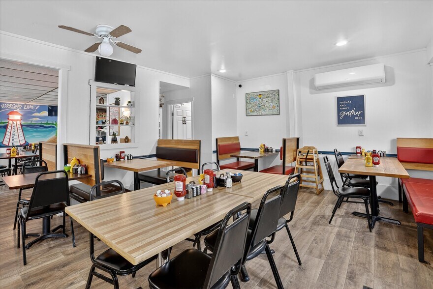 More Photos Of 5937 W Higgins Lake Dr, Roscommon Restaurant For Sale