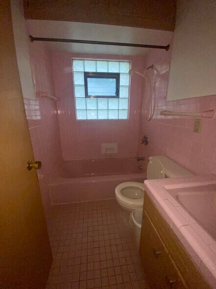 More Photos Of 7009 W Tripoli Ave, Milwaukee Apartments For Sale