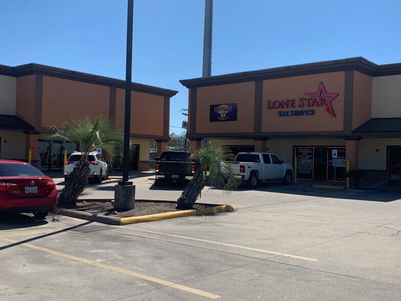 More Photos Of 2949 College St, Beaumont Freestanding For Lease