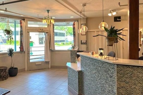 More Photos Of 7200 Wyandotte St, Kansas City Industrial For Sale