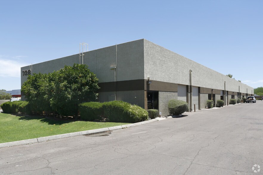 More Photos Of 738 S Perry Ln, Tempe Warehouse For Lease