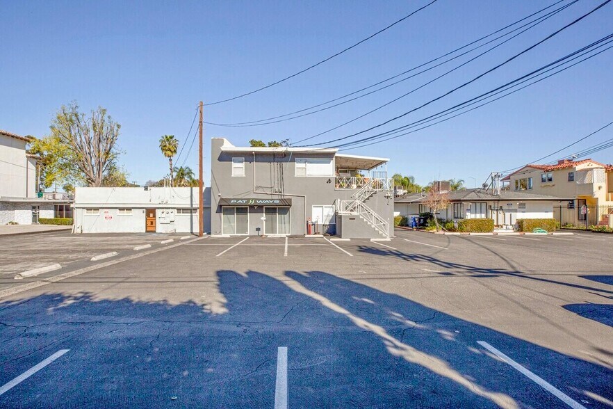 More Photos Of 10730 Riverside Dr, Toluca Lake Medical For Sale