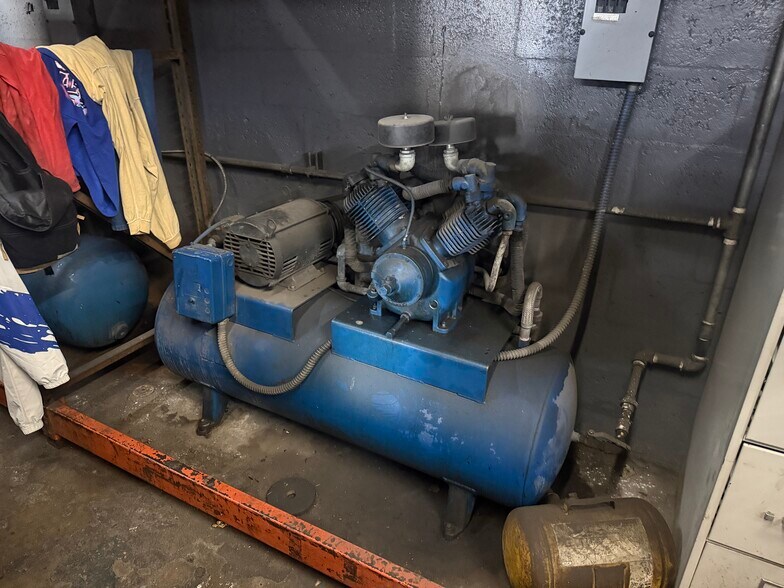 More Photos Of 5201 NW 36th Ave, Miami Light Manufacturing For Sale