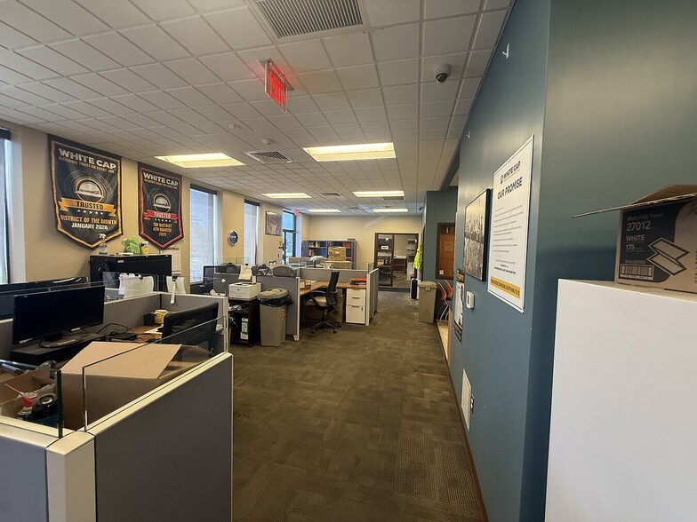 More Photos Of 1540-1544 Delmar Dr, Folcroft Light Distribution For Sale