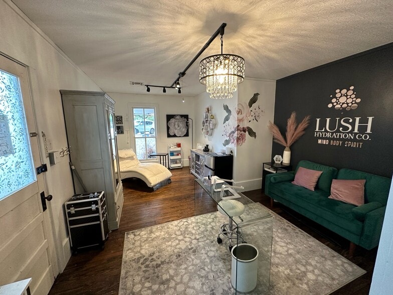 More Photos Of 7 N Main St, Salado Loft Creative Space For Lease