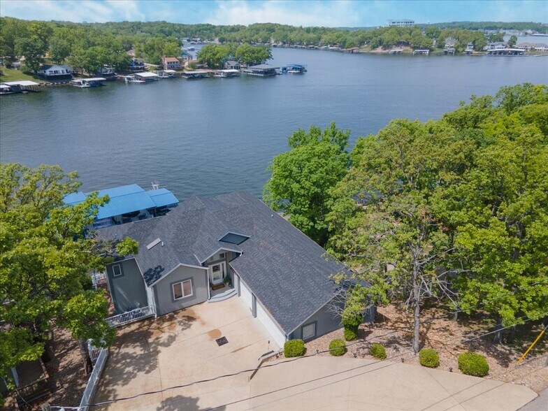 More Photos Of 415 Gardenia Cir, Sunrise Beach Hospitality For Sale