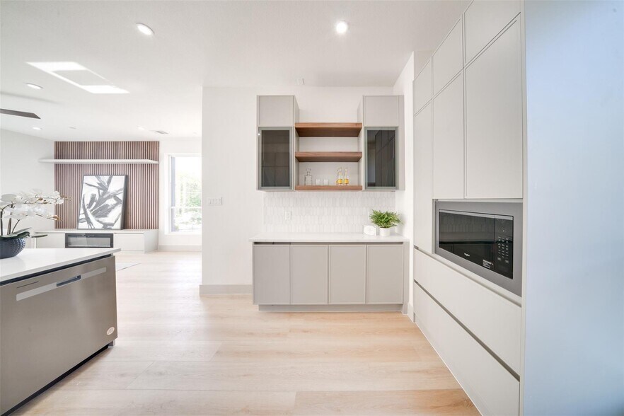 More Photos Of 512 N Lancaster Ave, Dallas Apartments For Sale