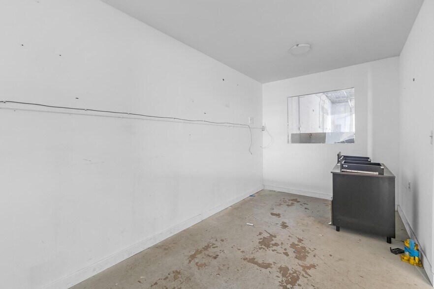 More Photos Of 201-215 SW 21st St, Fort Lauderdale Warehouse For Sale