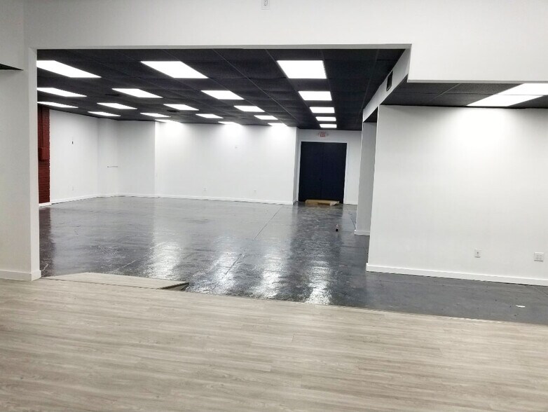 More Photos Of 207 Lawrence Ave, Inwood Loft Creative Space For Lease