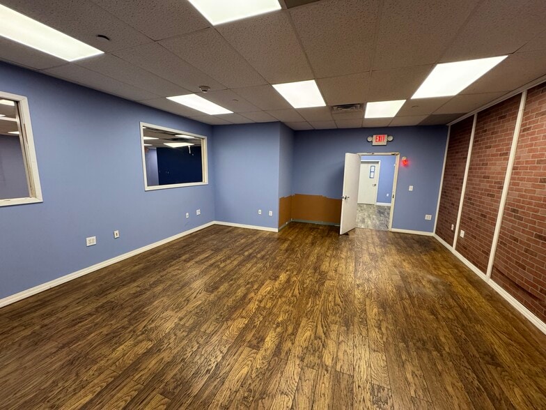 More Photos Of 217 River Ave, Patchogue Warehouse For Lease