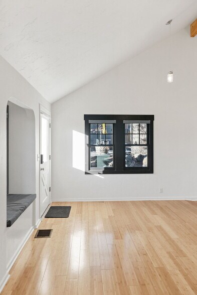 More Photos Of 15 NW Franklin Ave, Bend Office For Sale