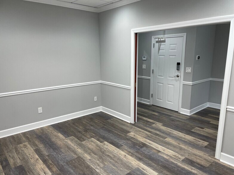 More Photos Of 595 Colonial Park Dr, Roswell Loft Creative Space For Lease