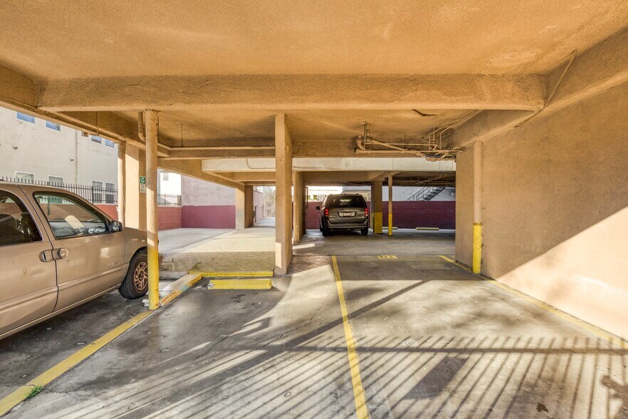 More Photos Of 2405 W 18th St, Los Angeles Apartments For Sale