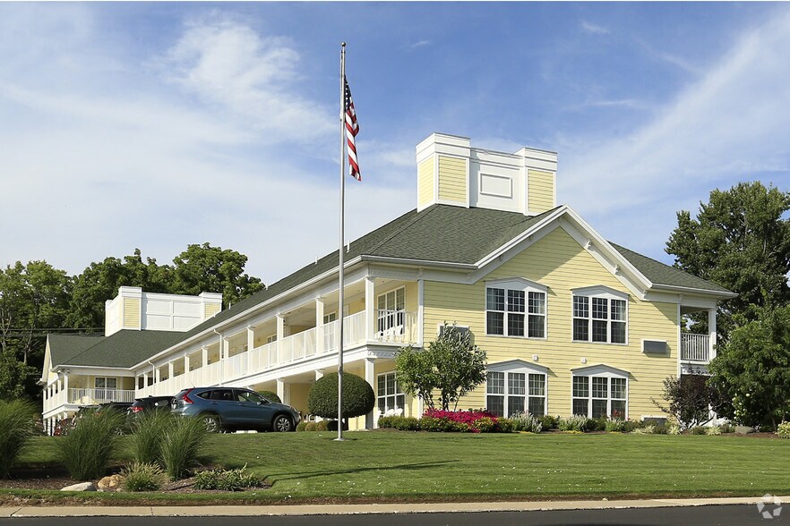 Primary Photo Of 441 W Lakeshore Dr, Kelleys Island Hotel For Sale