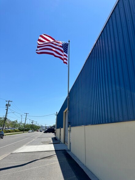 More Photos Of 3800 Hampton Rd, Oceanside Warehouse For Lease