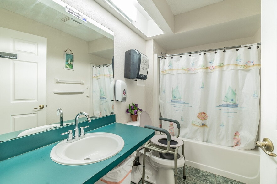 More Photos Of 4407 Millwood Rd, Spring Hill Assisted Living For Sale