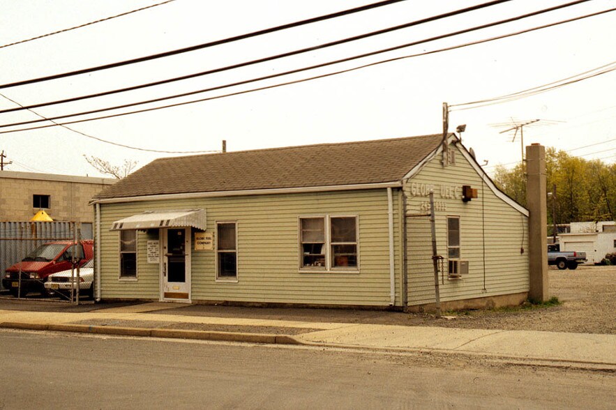 More Photos Of 138 E 11th Ave, Roselle Distribution For Sale