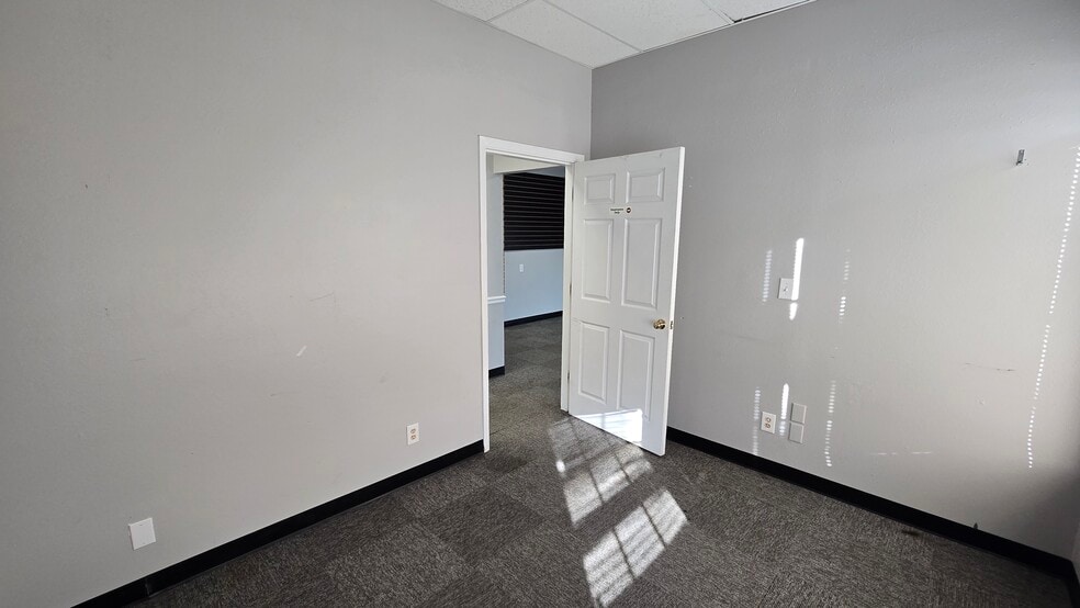 More Photos Of 5720 Gall Blvd, Zephyrhills Office For Lease