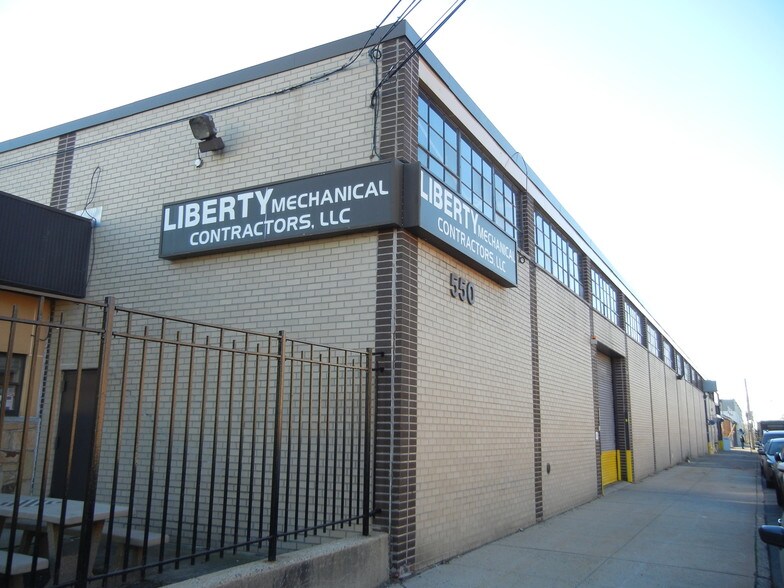 More Photos Of 550 Brush Ave NW, Bronx Warehouse For Lease