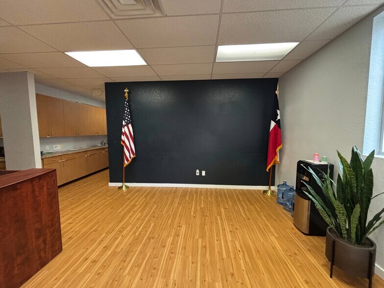 More Photos Of 6724 Guada Coma Dr, Schertz Warehouse For Lease