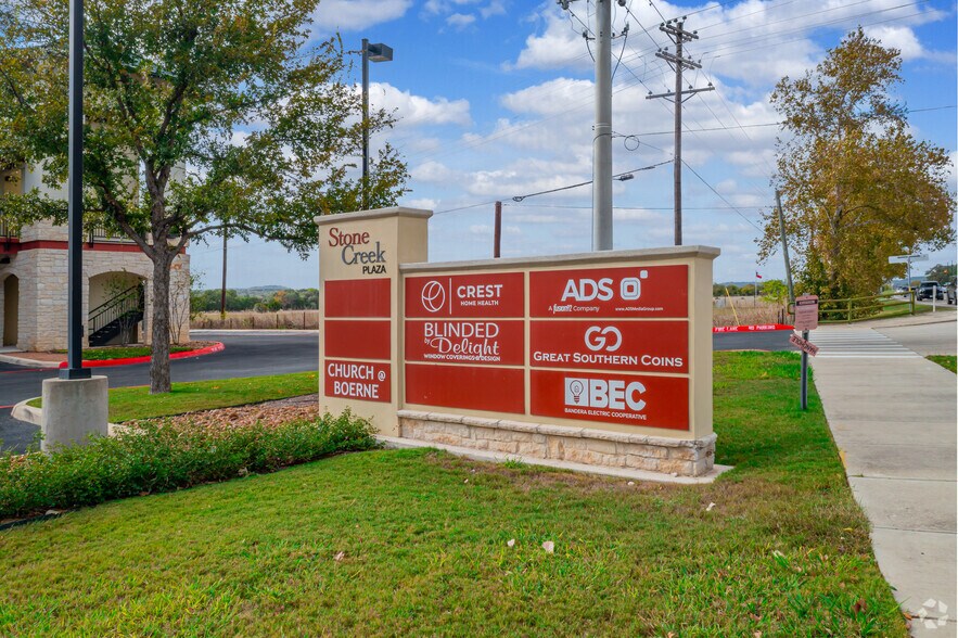 More Photos Of 1100 N Main St, Boerne Storefront Retail Office For Lease