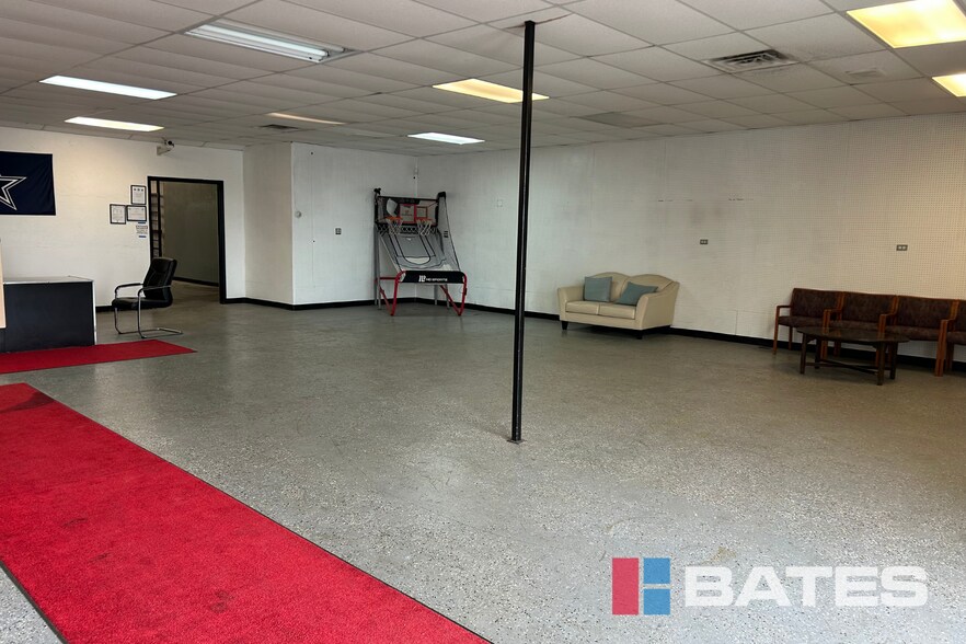 More Photos Of 2921 E Abram St, Arlington Manufacturing For Sale