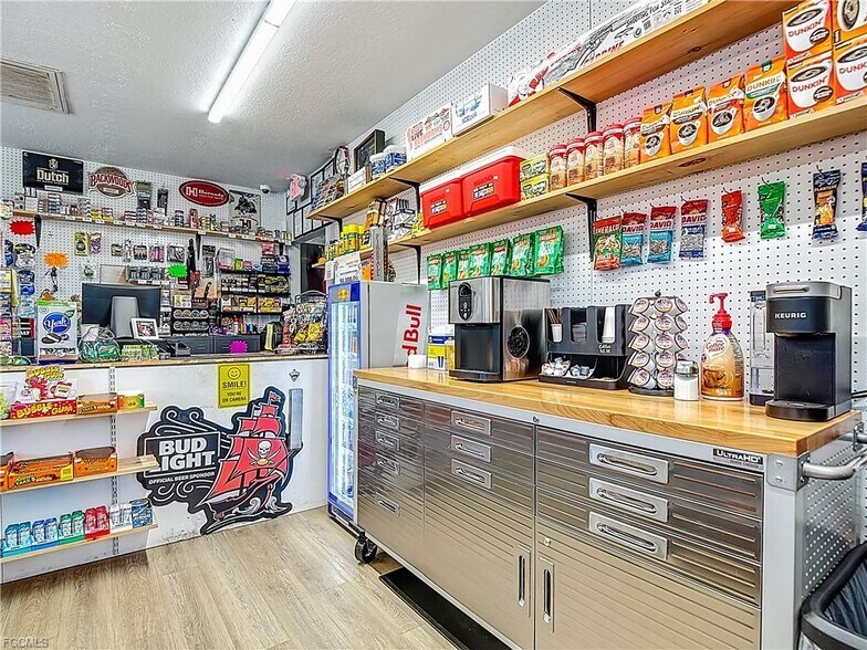 More Photos Of 4443 Loblolly Bay Rd, LaBelle General Retail For Sale