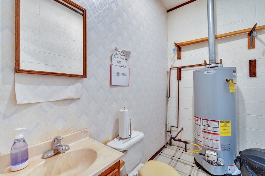 More Photos Of 333 Sullivan St, Kingsport Storefront For Sale