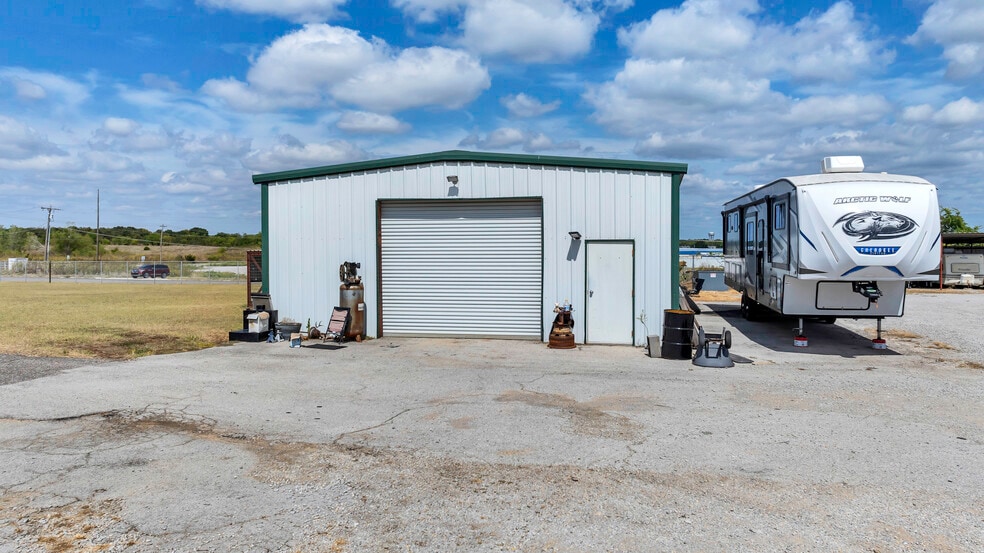 More Photos Of 3100 S Commerce St, Ardmore Warehouse For Sale