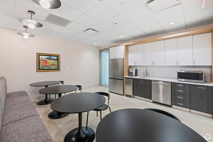 More Photos Of 21 Church St, Rockville Office For Lease