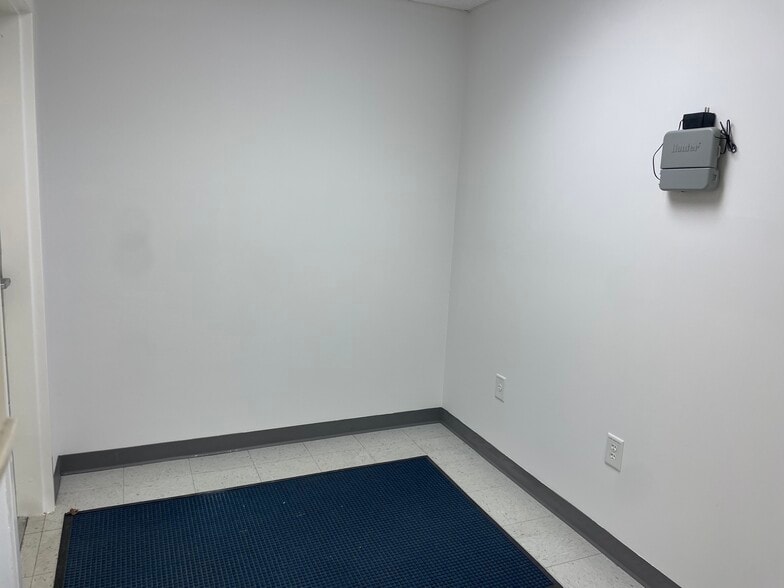 More Photos Of 2141 Eastview Pky, Conyers Office For Sale