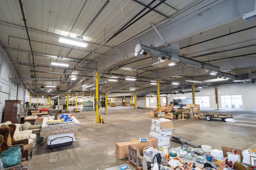 More Photos Of 1304 Valleyhigh Dr NW, Rochester Showroom For Sale