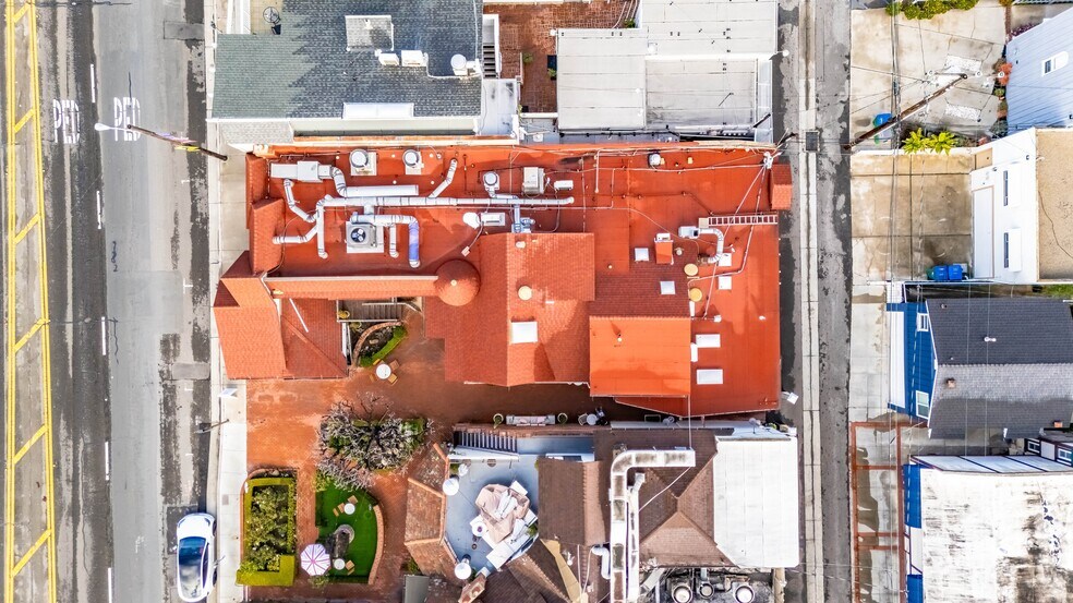 More Photos Of 1400 Glenneyre St, Laguna Beach Storefront Retail Office For Sale