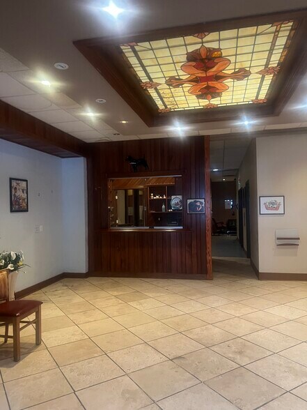 More Photos Of 910 Race St, Cincinnati Storefront Retail Office For Lease