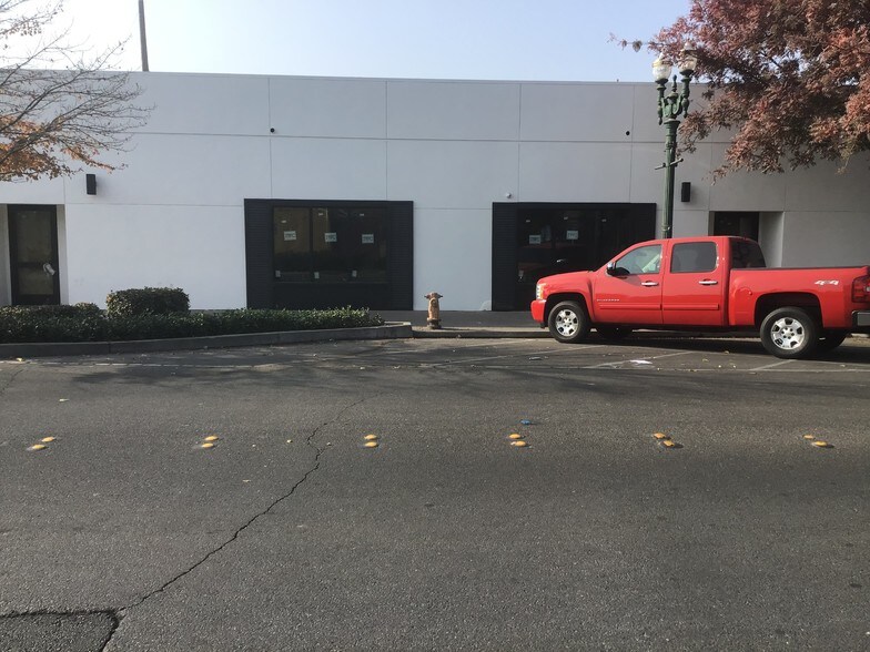 More Photos Of 100 W Main St, Turlock Storefront For Lease