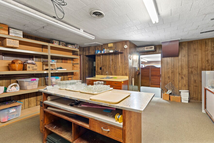 More Photos Of 911 N Broadway Ave, Ada Restaurant For Sale