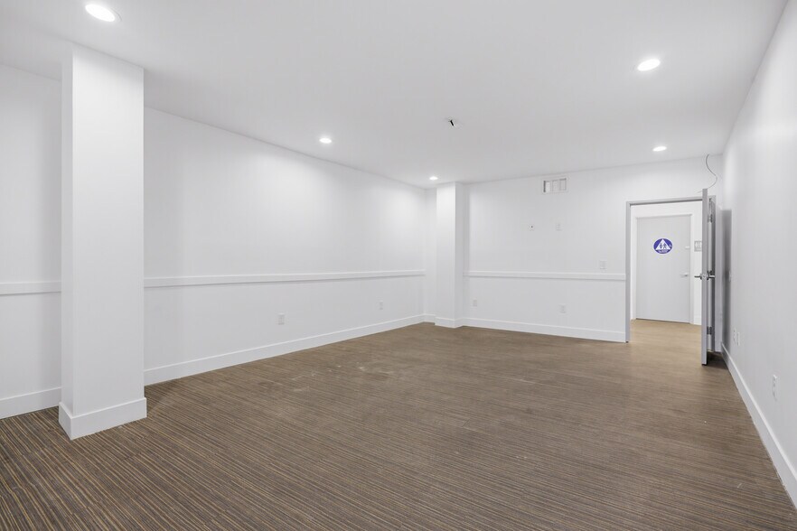 More Photos Of 12532 Ventura Blvd, Studio City Medical For Sale