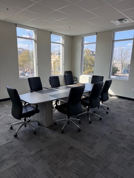 More Photos Of 200 E 8th St, Georgetown Storefront Retail Office For Lease