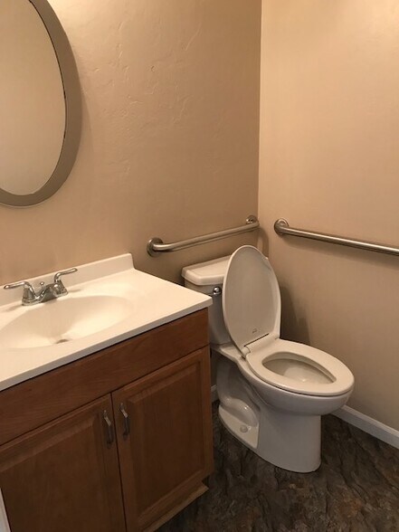 More Photos Of 320 Denny Ct, Montrose Self Storage For Sale
