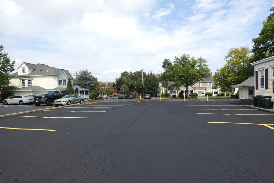 More Photos Of 235 Everett Ave, Wyckoff Office For Sale