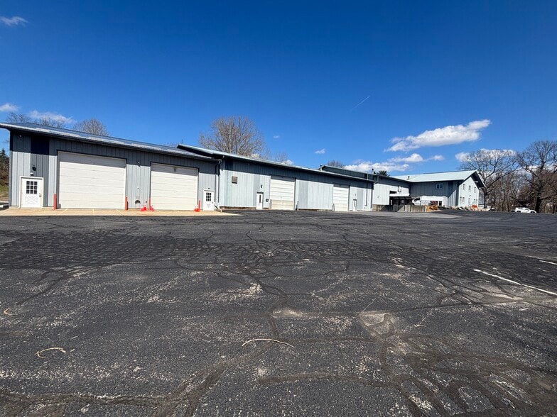 More Photos Of 70 Depot St, Goffstown Warehouse For Lease