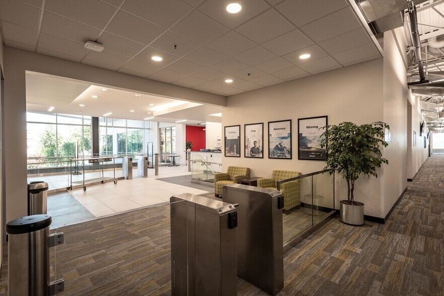 More Photos Of 350 N McClintock Dr, Chandler Office For Sale