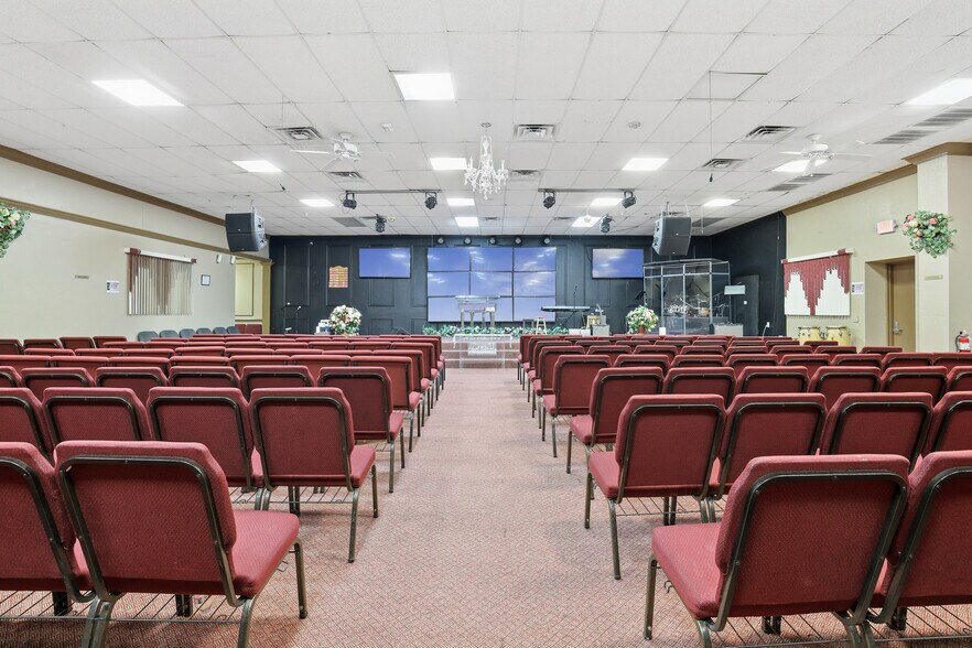 More Photos Of 300 Leonard Blvd, Lehigh Acres Warehouse For Sale