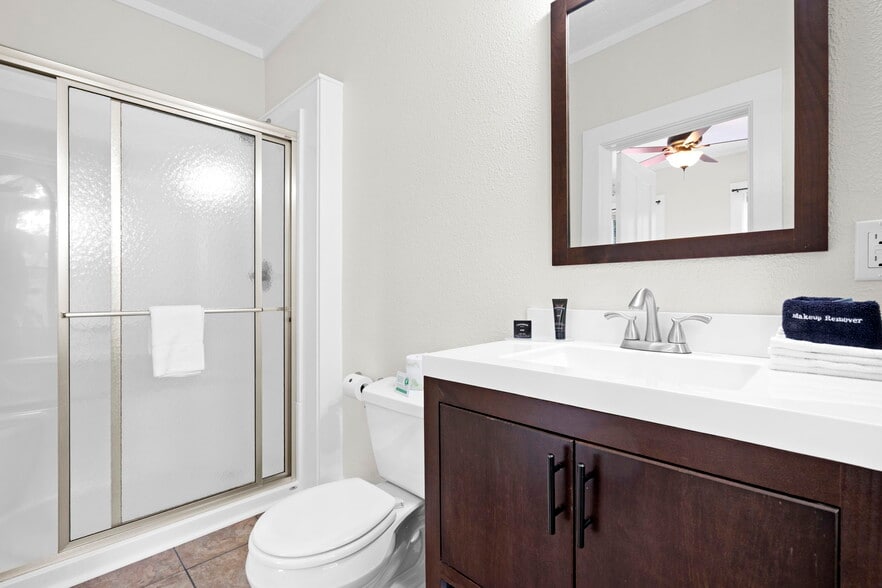 More Photos Of 612 N Lakeshore Dr, Ludington Hotel For Sale