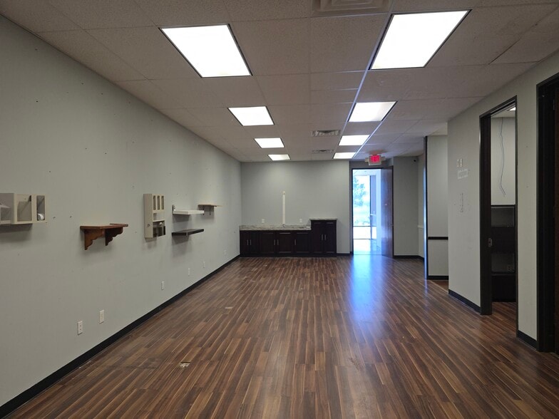 More Photos Of 9025 N Sam Houston Pky E, Humble Unknown For Lease