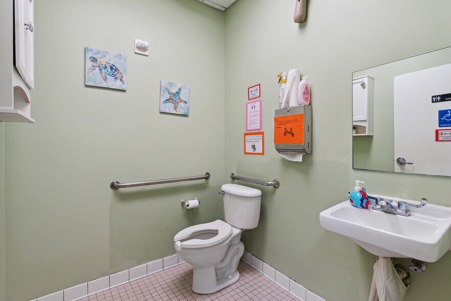 More Photos Of 1550 NE 147th St, North Miami Daycare Center For Sale