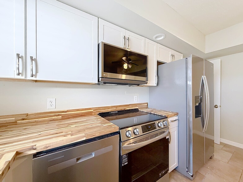 More Photos Of 421 NW 14th Pl, Crystal River Apartments For Sale